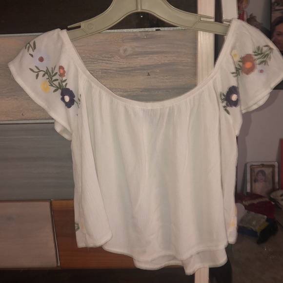 Embroidered White Cropped Top - small size - Picture 5 of 9